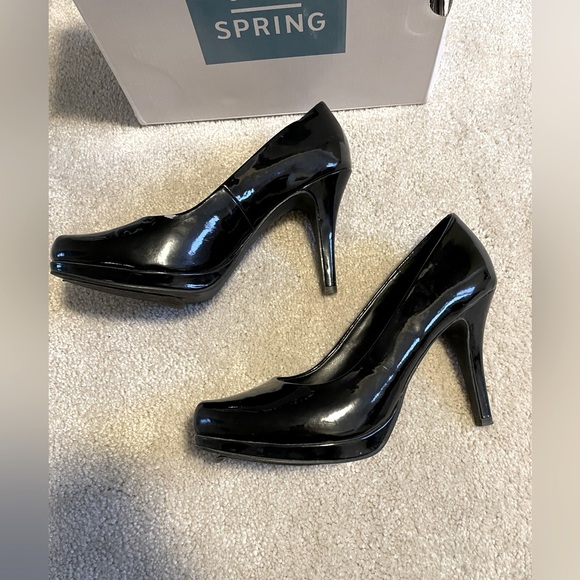 Size 8 black heels - Picture 2 of 4